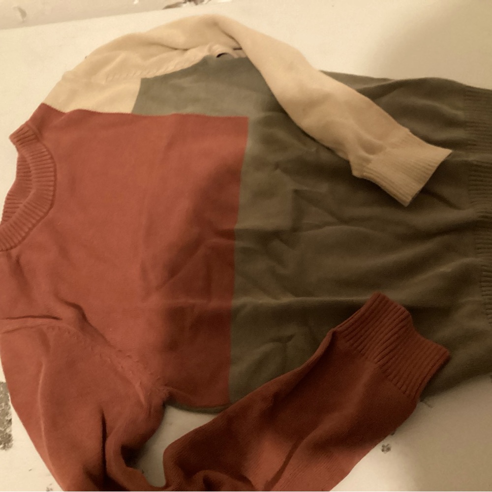 Size 7 beautiful color block top